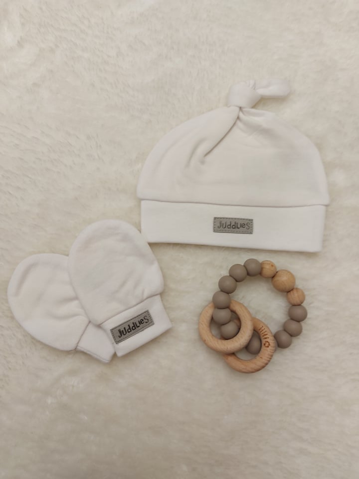 Chapeau pour bébé en coton (blanc)  -  Juddlies